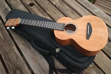 TOM AM3-C Concert Ukulele with bag and extras
