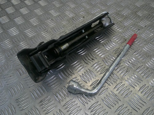 Volvo v70 jack and - volvo,