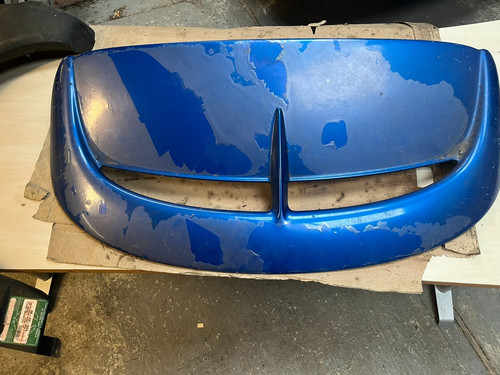 Rear spoiler in trophy - rear,