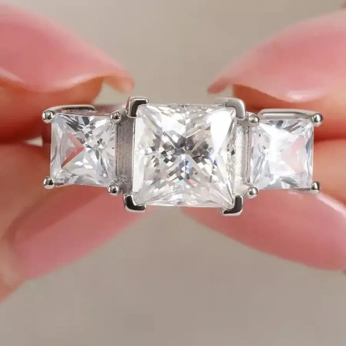 Three stone set princess cut - set,
