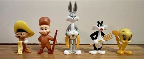 Kinder egg toys looney tunes - kinder,