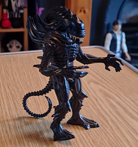 Alien black xenomorph figure - xenomorph,
