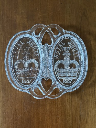 Antique queen victoria - antique, golden