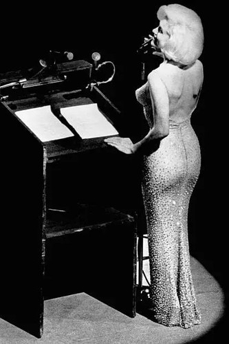 Actress marilyn monroe sings - monroe,