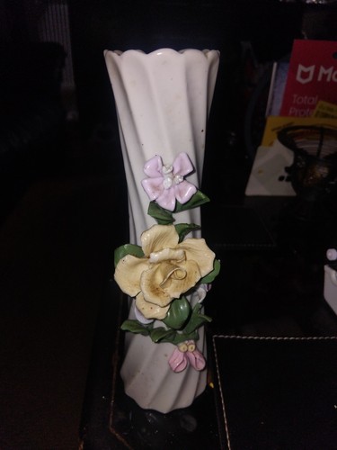 Single stem flower vase - single,