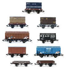 BACHMANN 'OO' GAUGE RAKE OF 9