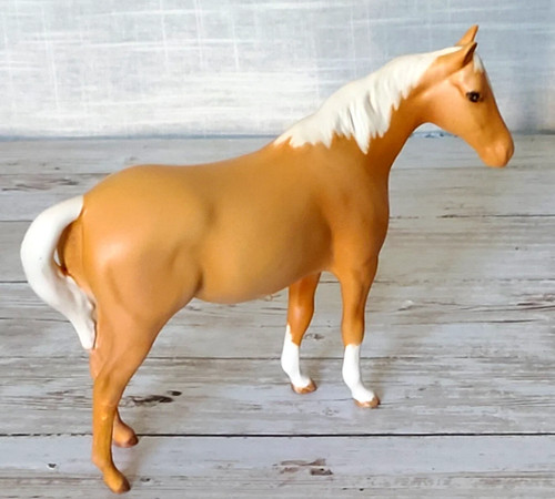 Beswick mare facing right - facing,