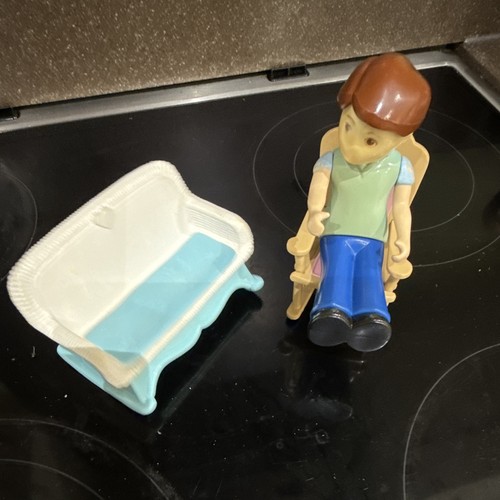 Plastic little tikes dolls