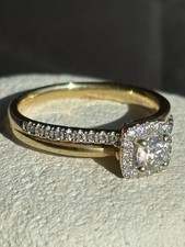 18ct Yellow Gold Diamond Halo