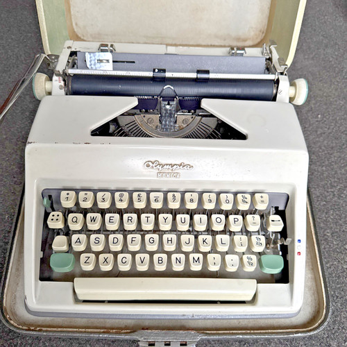 Olympia monica typewriter - olympia,