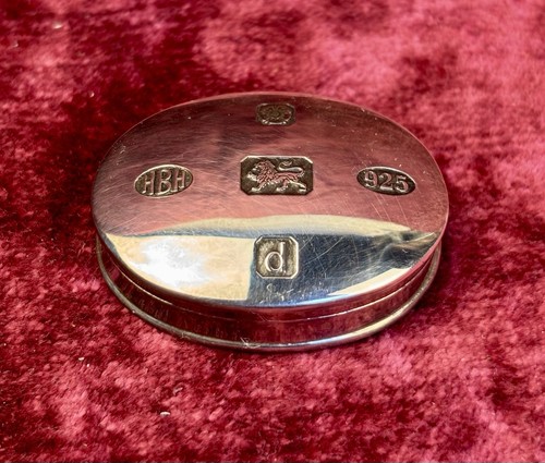 Delightful oval silver pill - oval,