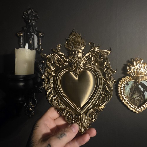 Gold sacred heart gothic - gold,