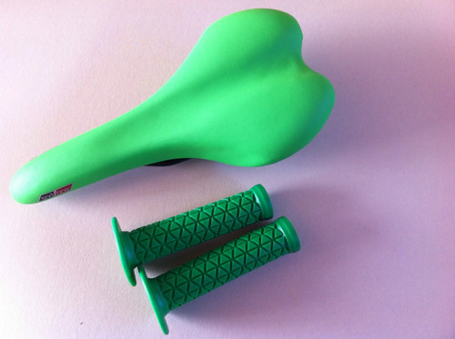 Green classic bicycle seat - classic,