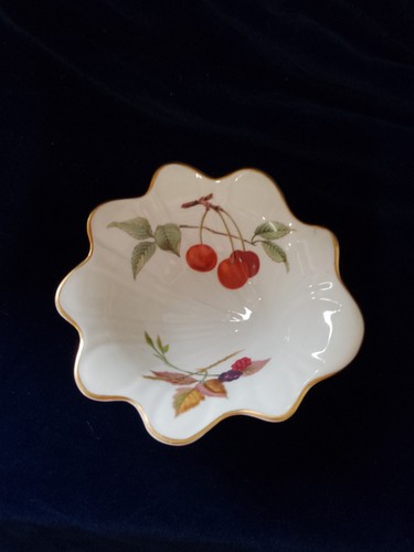 Royal worcester evesham - royal, shell