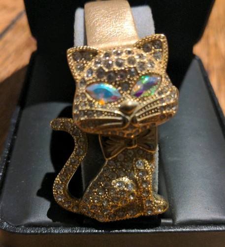 Gossip hidden dial cat - dial,