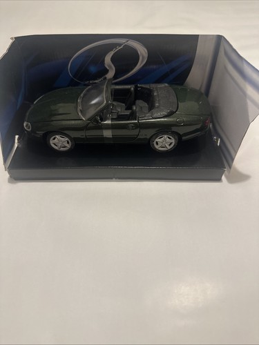 Maisto jaguar xk8 - 1/18,