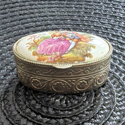 Small gold tone - small, gold-tone