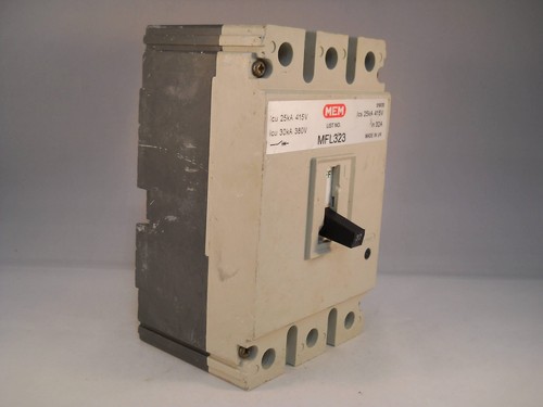 Mem mccb amp triple - mem, pole