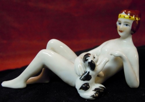 Figurine dog bathing - bathing, beauty