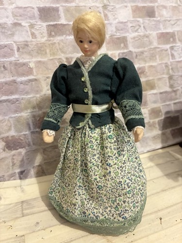 Dolls house scale - house, 1/12