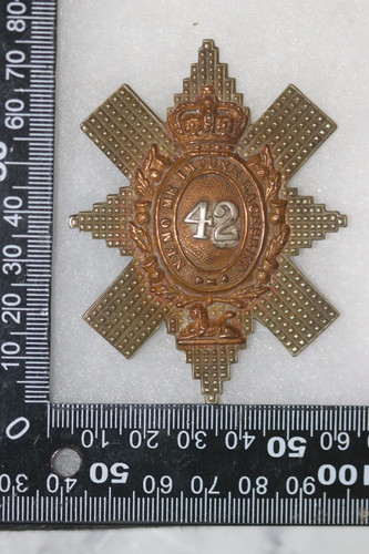 British army metal cap badge - metal,