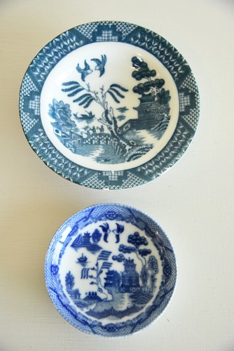Two willow pattern pin dish - willow,