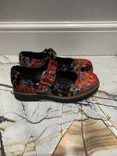 Pavers Red Black Floral