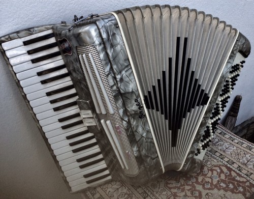 Orfeo piano accordion 120 bass - 120,