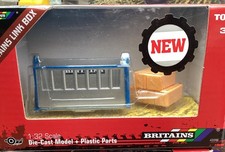 BRITAINS LINK  BOX  With BALES