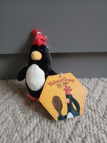 Feathers mcgraw soft toy - feathers,