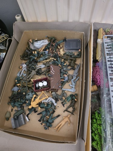 Bucket soldiers toy - soldiers,