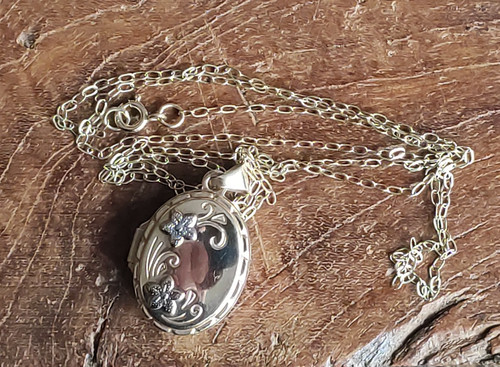 9ct gold locket - 9ct,