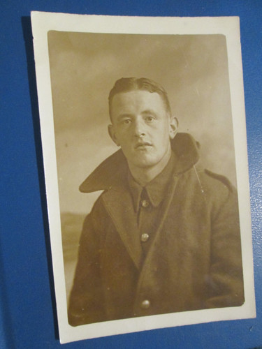 Portrait postcard man heavy - postcard,