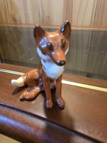 Beswick sitting fox - beswick, figure