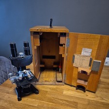 E LEITZ WETZLAR D.R.P MICROSCOPE #322004. IN THE ORIGINAL WOODEN CASE WITH KEY