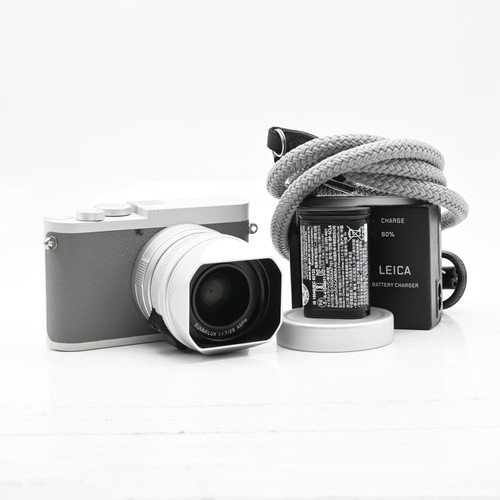 Leica 19054 ghost by - 19054, q2