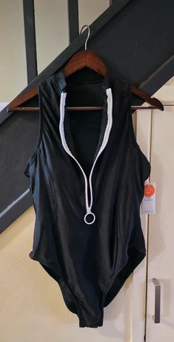 Stunning baywatch zip racer - zip, up