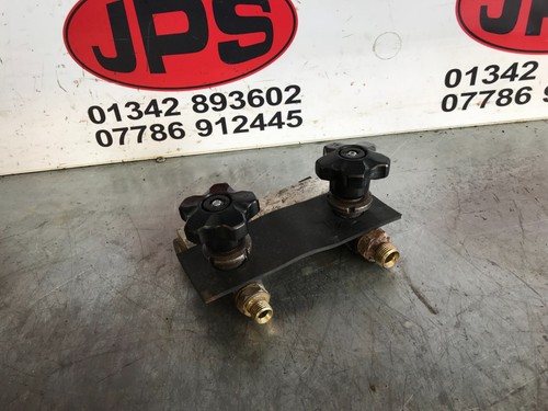 Flow restrictor valve block - , x