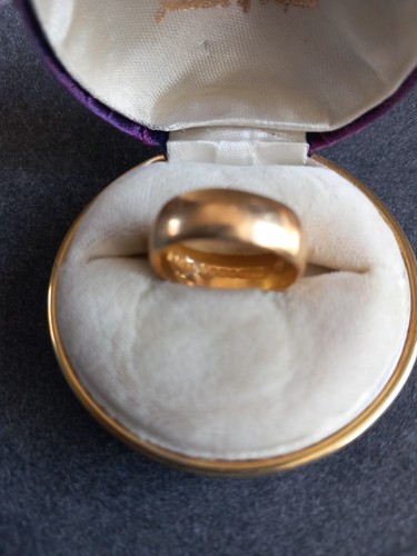 22ct gold wedding band ring