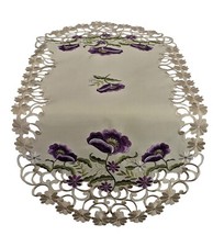 Doily Boutique Table Runner