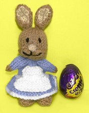 KNITTING PATTERN - Mrs Rabbit