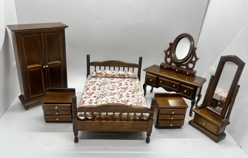 Dolls house furniture - dolls, double