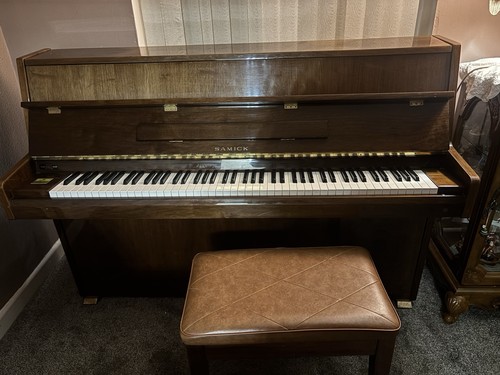 Upright samick 105 piano with - samick,