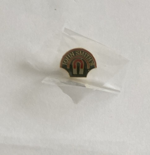 John smiths pin badge - smiths,