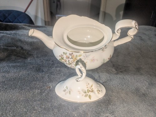 Royal albert bone china teapot - bone,