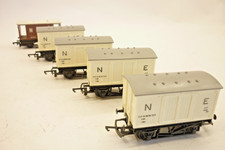 5 x MAINLINE HORNBY 00 gauge LNER VANS,                                        m