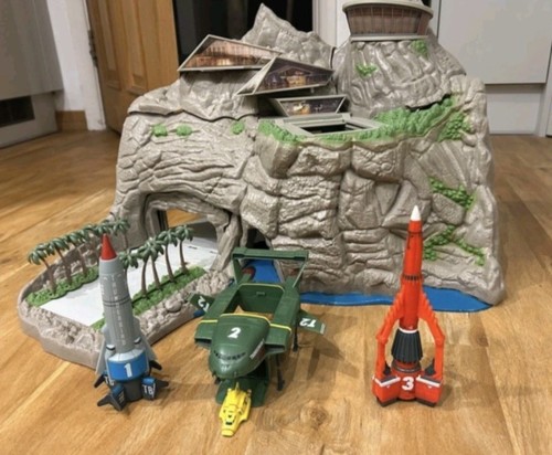 Thunderbirds are tracy - are,