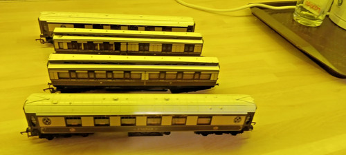 Rake hornby pullman - of, coaches
