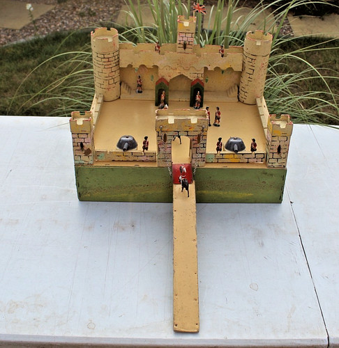 Triang boxed wooden fort - boxed,