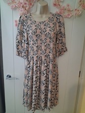 Fat Face beige white & black